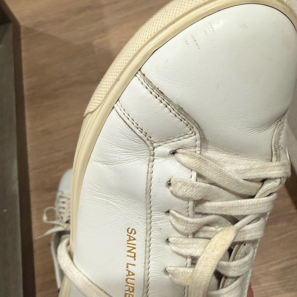 Saint Laurent White/Gold Low Cut Leather Lace-Up Sneakers - Picture 9 of 16